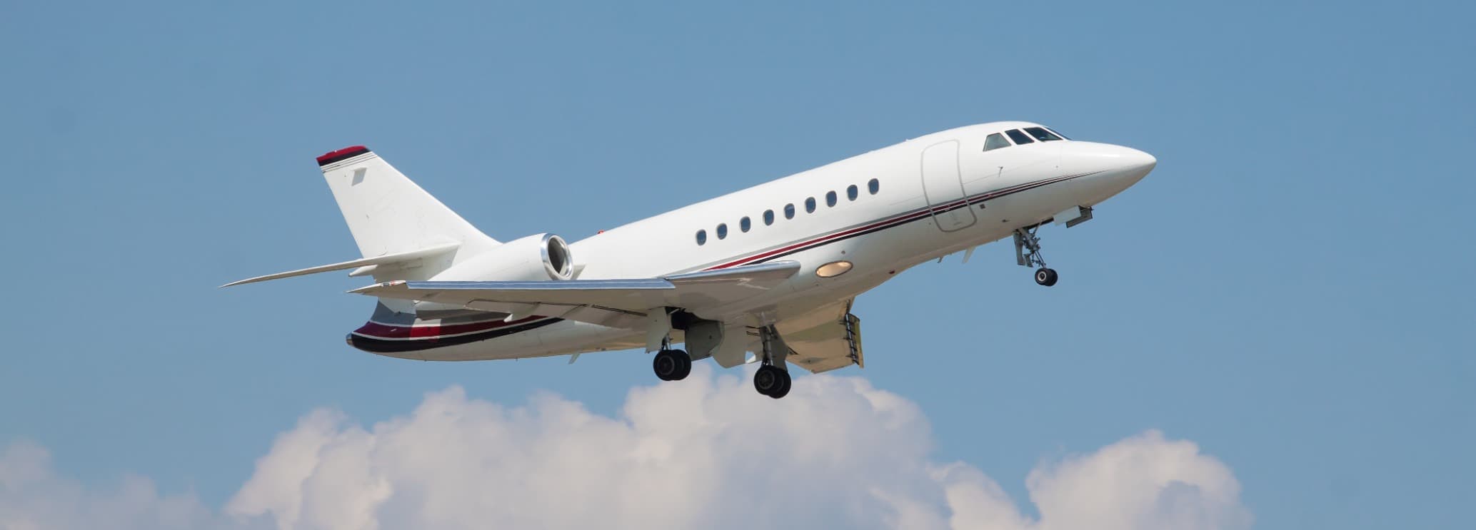 Spacious Dassault Falcon 2000 wide-body cabin with executive seating