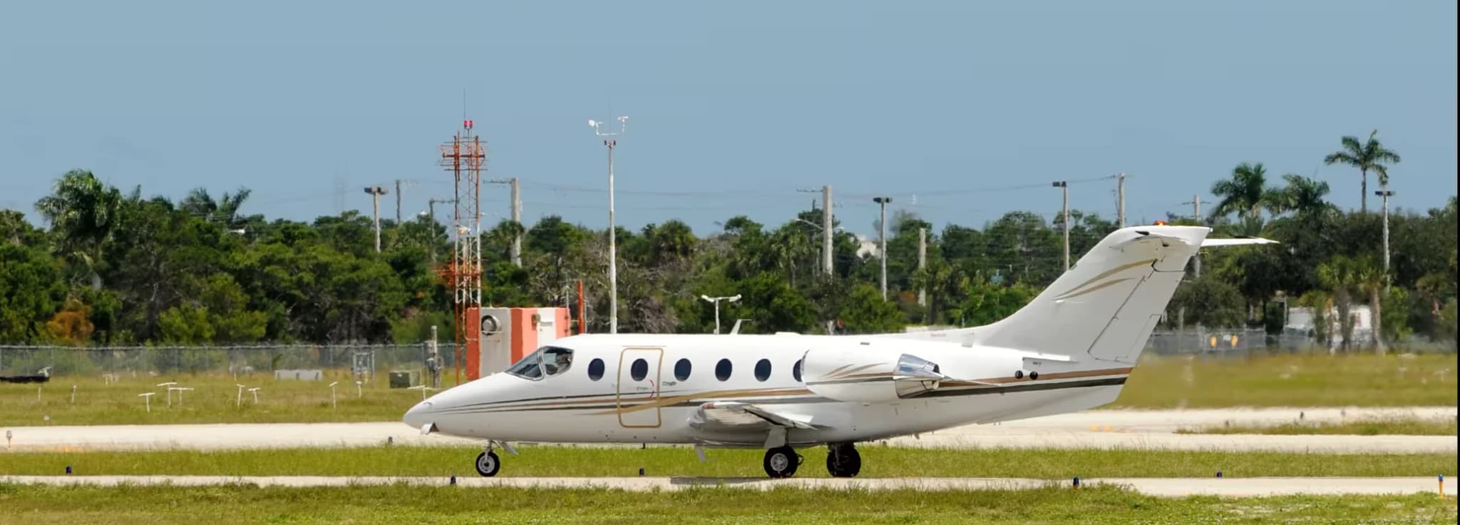 Nextant 400XT light jet available for private charter through Hogani Jets