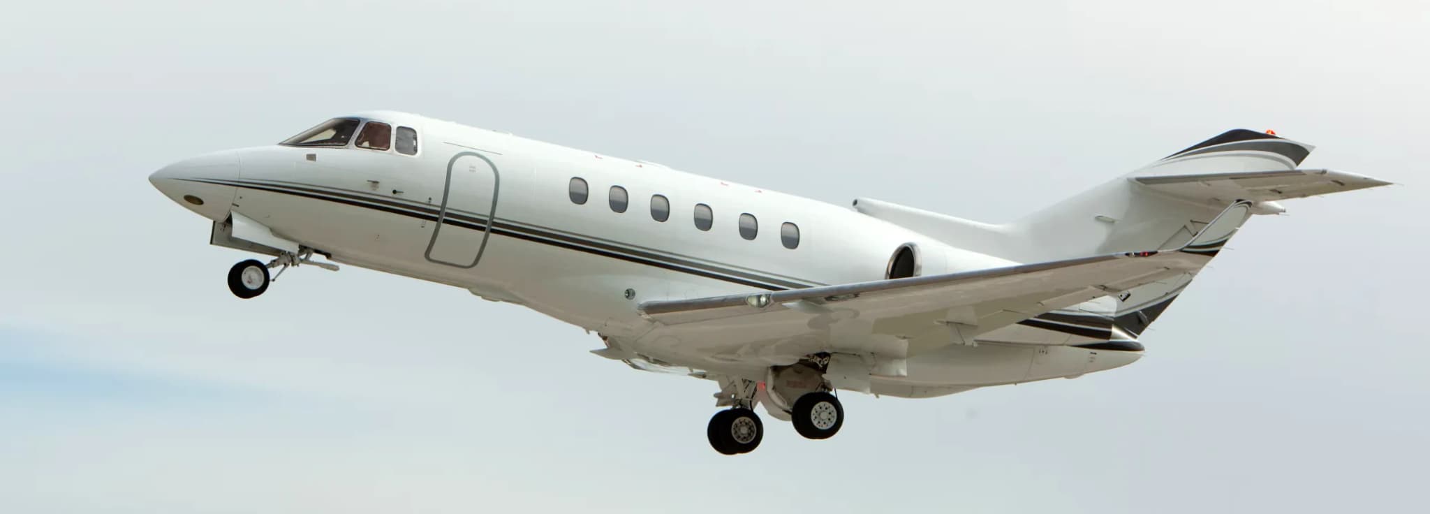 Hawker 800XPi charter aircraft for long-range midsize private jet flights