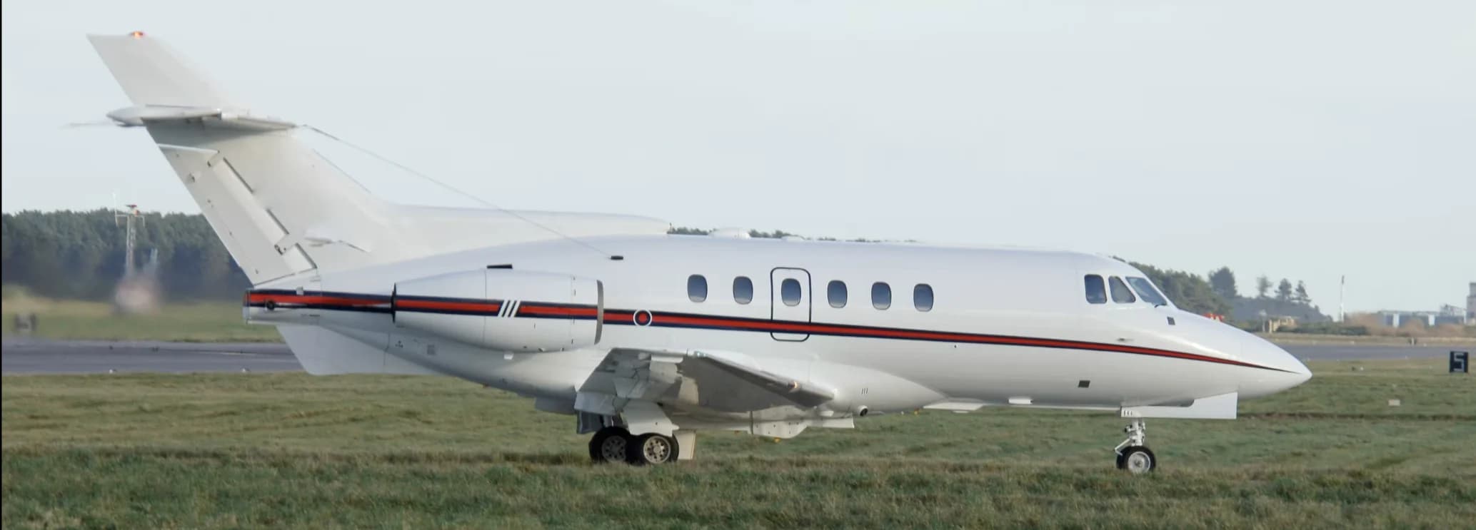 Hawker 700 cabin interior with executive seating for 8 passengers and genuine stand-up headroom
