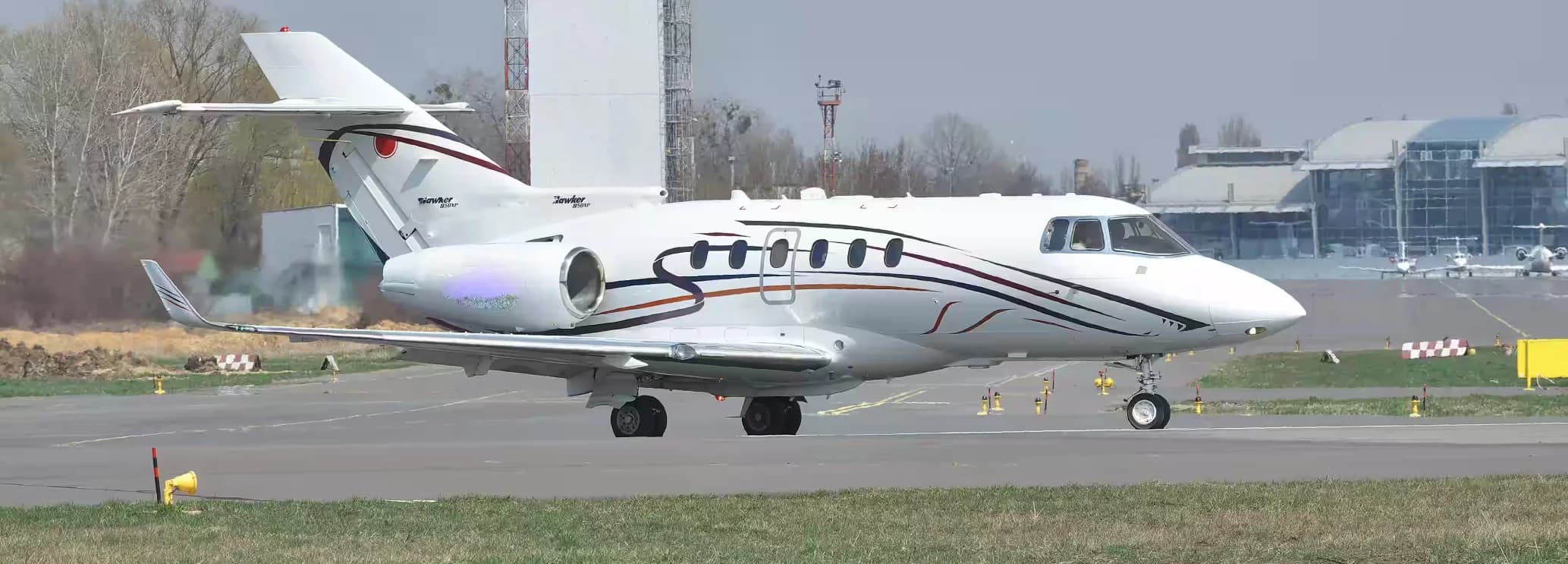 Hawker 850XP cabin interior with double-club seating for 9 passengers and stand-up headroom