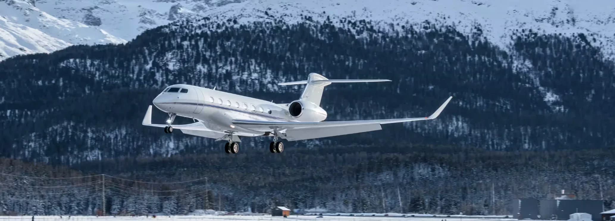 Luxury Gulfstream G650 cabin with four-zone seating and executive interior